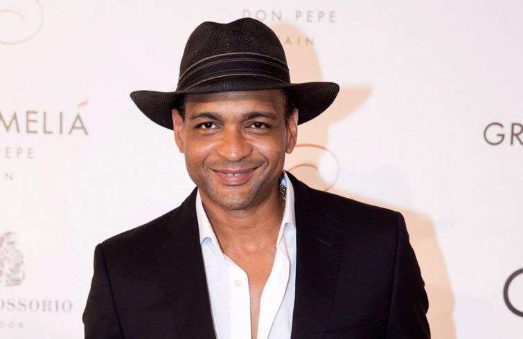 El cantante y compositor cubano Descemer Bueno a su llegada el 16 de julio de 2017 a "The Global Gift Gala" en Marbella, España. Foto: Carlos Díaz / EFE.