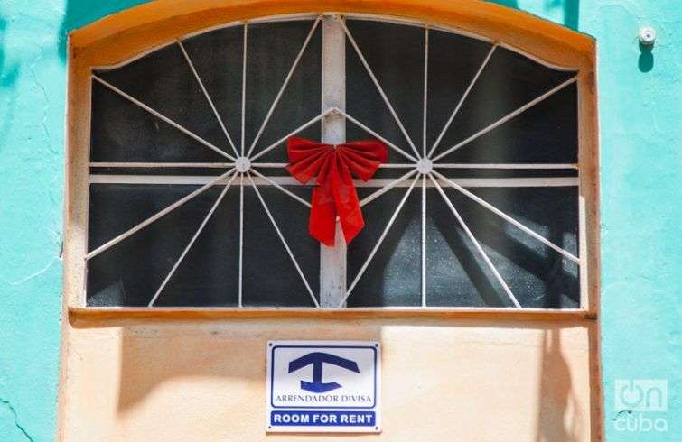 Renta de viviendas en Cuba, una de las licencias cuya entrega ha sido suspendida hasta nuevo aviso. Foto: Claudio Pelaez Sordo.