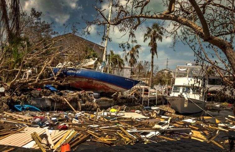 Destrozos de Irma en Marathon, los Cayos de Florida. Muchas áreas permanecen bajo un toque de queda del amanecer al anochecer. Imagen del miércoles 13. Foto: Cristóbal Herrera / EFE.