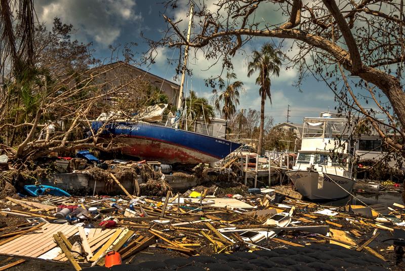 Destrozos de Irma en Marathon, los Cayos de Florida. Muchas áreas permanecen bajo un toque de queda del amanecer al anochecer. Imagen del miércoles 13. Foto: Cristóbal Herrera / EFE.