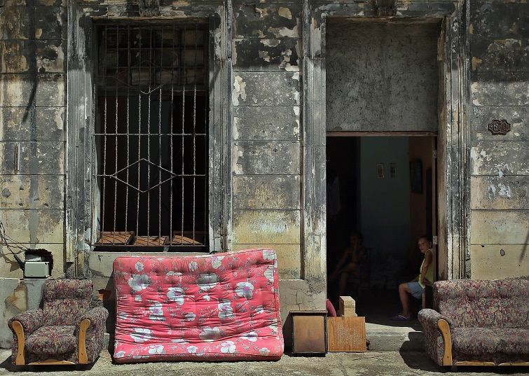 Furniture drying out in the sun after the passage of Hurricane Irma, today, September 13, in Havana. Photo: Alejandro Ernesto / EFE.