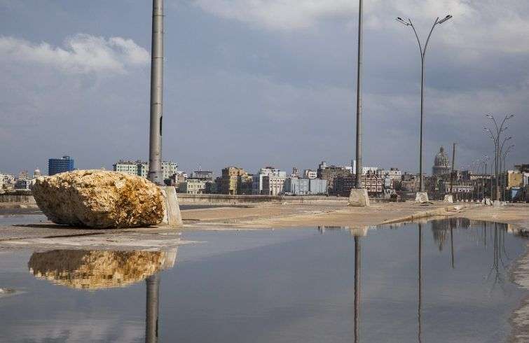 Así quedó el Malecón de La Habana después de Irma. Foto: Claudio Pelaez Sordo.