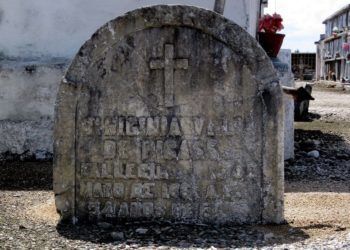 Doña Higinia Velia de Picasso falleció a los 54 años de edad, según la lápida que se conserva en el cementerio de Sagua la Grande. Foto: Maykel González Vivero.