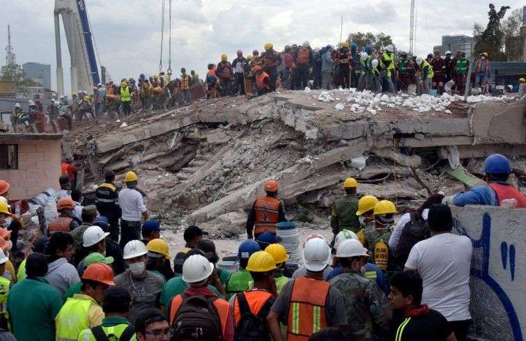 Los mexicanos se han organizado para las operaciones de recuperación y rescate. Foto: Desinformémonos.
