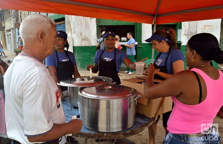 La Habana intenta volver a la vida luego del paso del huracán Irma. Foto: Otmaro Rodríguez.