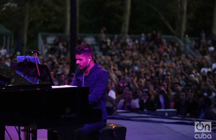 Jorge Reyes in Silvio’s concert in Summer Stage. Photo: Gabriel Guerra Bianchini.
