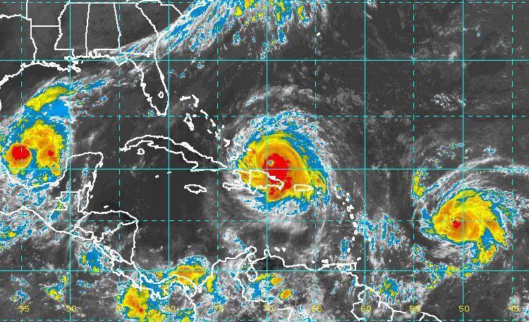 Tres huracanes simultáneamente: Katia (a la izquierda), Irma (al centro) y José (a la derecha). Fuente: CNH.