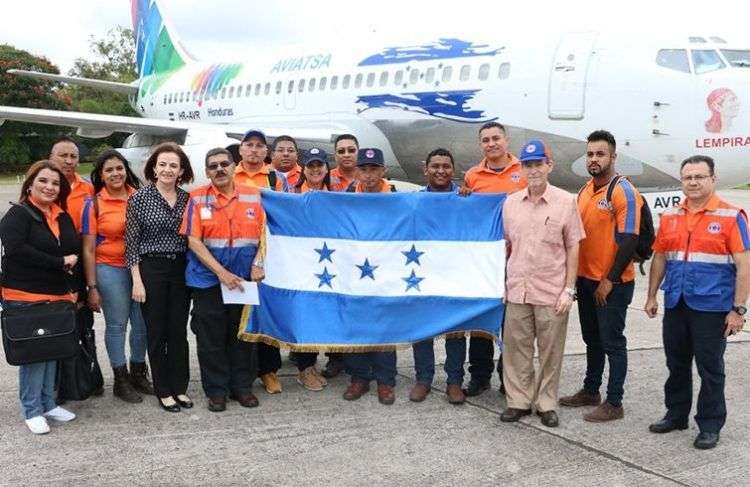 Delegación hondureña que viajó a Cuba con la ayuda humanitaria. Foto: La Tribuna.