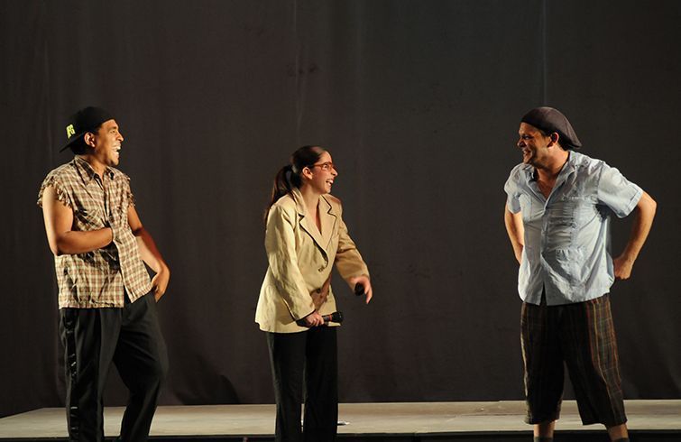 El grupo Etcétera sobre el escenario. De izquierda a derecha: Eider Luis Pérez, Venecia Feria y Yasser Velázquez. Foto: cortesía de Eider Luis Pérez.
