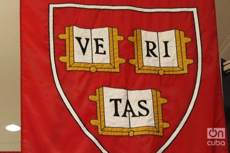 Veritas (verdad) es el lema de la Universidad de Harvard.