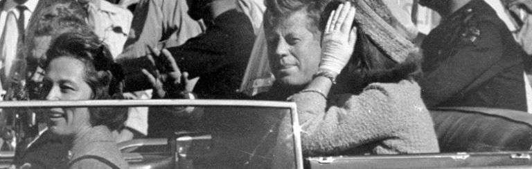 El presidente John F. Kennedy en Dallas poco antes de ser asesinado. Foto: AP / El País.