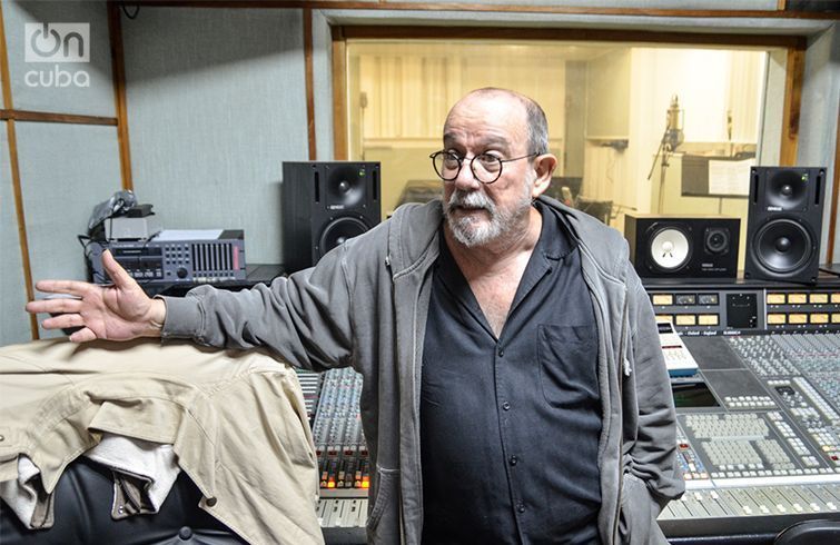 Silvio Rodríguez en los Estudios Ojalá en septiembre de 2016, un mes antes de que realizara la entrevista difundida. Foto: Kaloian.
