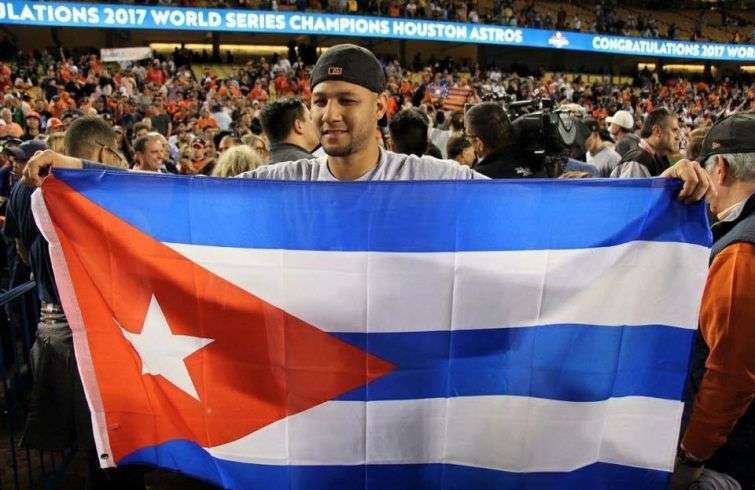 Yuli Gurriel ganó su primer anillo de Serie Mundial con los Astros de Houston.