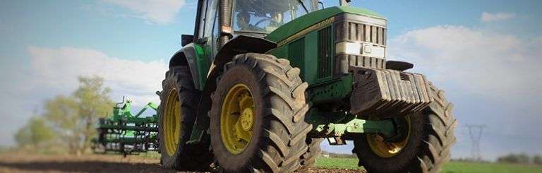 Los tractores John Deere son reconocidos en todo el mundo. Foto: MotylAgriculture / YouTube.