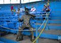 Escultura en memoria de Armandito el Tintorero en el Estadio Latinoamericano de La Habana. Foto: Otmaro Rodríguez.