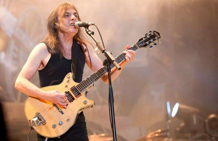 Malcolm Young murió hoy a los 64 años tras sufrir demencia por mucho tiempo. Foto: Metal Sucks.