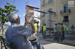 Eusebio Leal visita las obras del Pórtico de la calle O´Reilly. Foto: Otmaro Rodríguez Díaz.