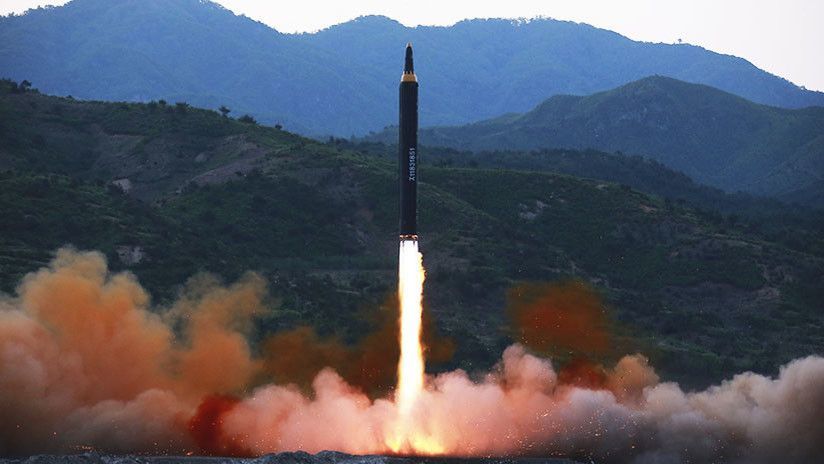 El lanzamiento del misil balístico Hwasong-12, el 15 de mayo de 2017. KCNA / Reuters.