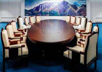 Sala donde tuvo lugar la cumbre entre los líderes de ambas Coreas y pudiera reunirse Trump y Kim, en la Casa de la Paz, ubicada en la Zona Desmilitarizada, en Corea del Sur. Foto: Casa Azul presidencial de Corea del Sur vía AP.