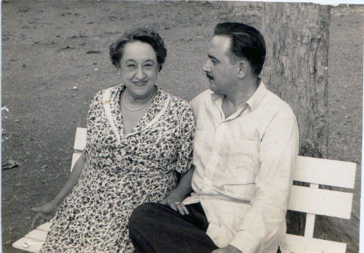 Eliseo Diego y su madre, Berta Fernández Cuervo y Giberga. Foto: Archivo familiar.