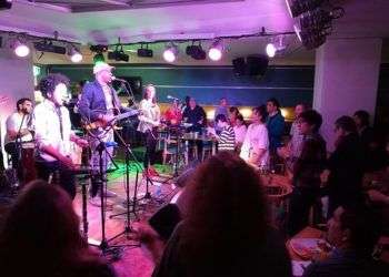 Tony Ávila en concierto en el Café Miramar. Foto: Evento creado en Facebook por Tony Ávila y su grupo.