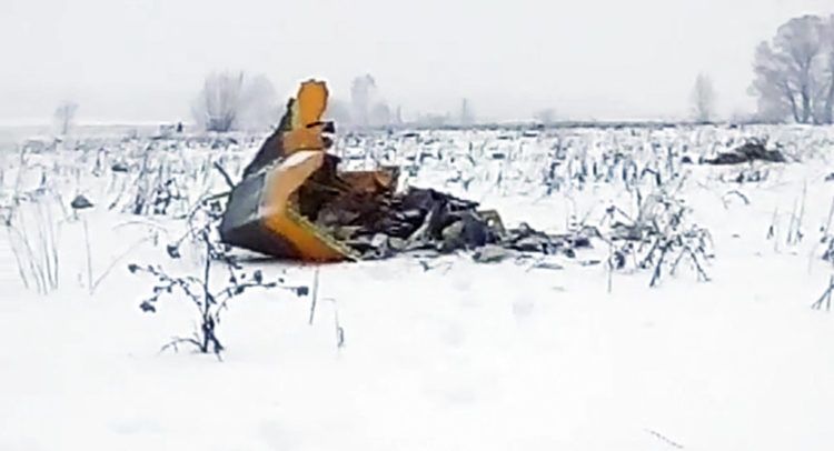 Fotografía de archivo del sábado 4 de marzo de 2017, en la que aparece un avión ruso de inteligencia electrónica Il-20 de la Fuerza aéRea Rusa y que fue derribado accidentalmente por las fuerzas sirias en respuesta a un ataque aéreo israelí, mientras vuela cerca del aeropuerto de Kubinka, en las afueras de Moscú, Rusia. Foto: Marina Lystseva / AP.