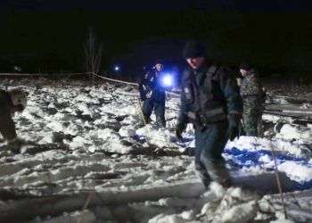 El lugar donde se accidentó un avión An-148 de Saratov Airlines, a unos 40 kilómetros del Aeropuerto de Domodedovo, en Rusia, el domingo 11 de febrero de 2018. Foto: Ministerio de Situaciones de Emergencia de Rusia vía AP.