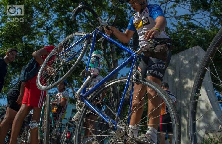 Celebración por el Día Mundial de la Bicicleta en Cuba. Foto: Otmaro Rodríguez.