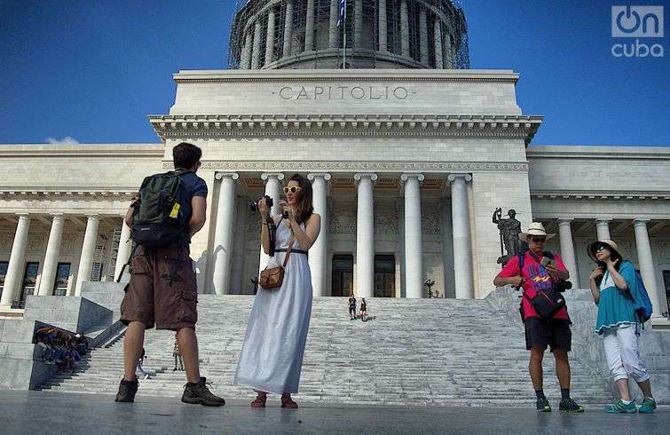 El Capitolio es uno de los edificios más visitados por nacionales y extranjeros. Foto: Otmaro Rodríguez.