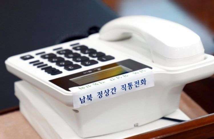 El teléfono que comunica directamente a las autoridades surcoreanas con Corea del Norte, en el palacio presidencial Casa Azul, Seúl, Corea del Sur. Foto: Casa Azul / Yonhap via AP.