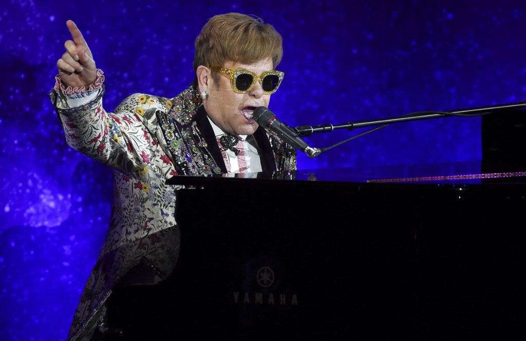 Elton John canta antes de anunciar su gira final el 24 de enero del 2018 en Nueva York. Foto: Evan Agostini / Invision / AP.
