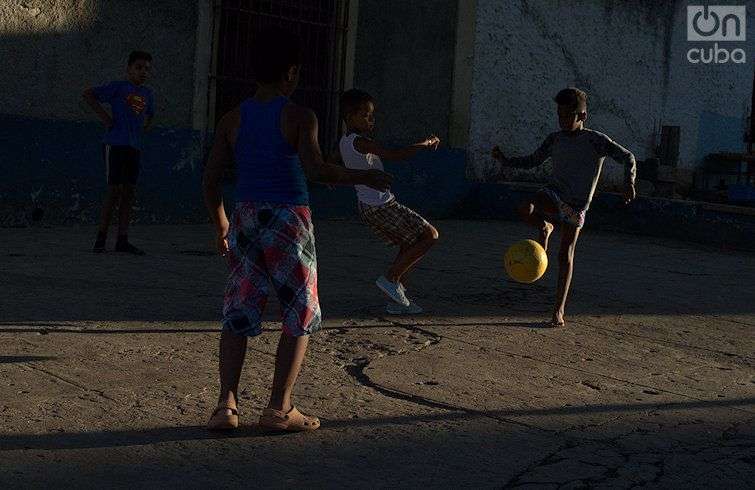 La clasificatoria del torneo nacional se jugó bajo el sol abrasador. Foto: Otmaro Rodríguez.