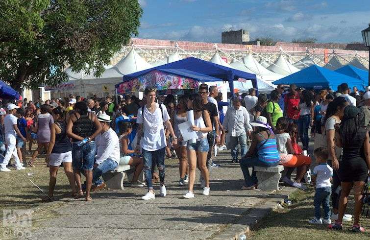 Feria Internacional del Libro de La Habana, en la fortaleza San Carlos de la Cabaña. Foto: Otmaro Rodríguez / Archivo.