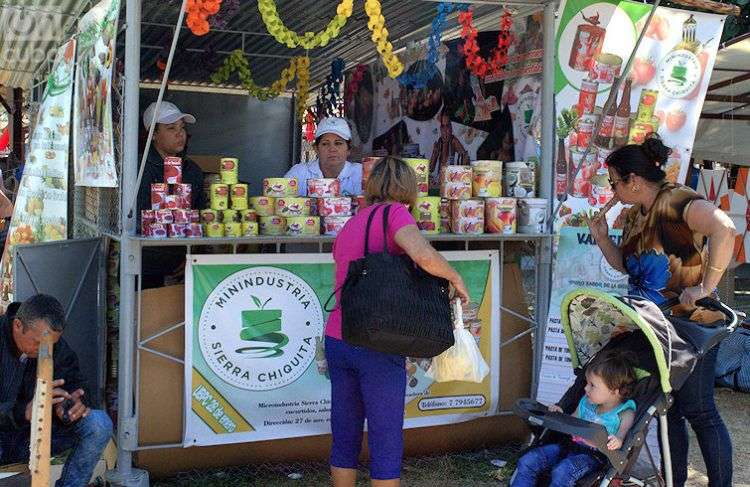 En la Feria de Rancho Boyeros se venden distintos productos. Foto: Otmaro Rodríguez.