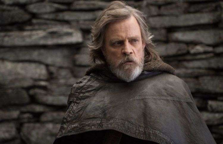 Mark Hamill en el papel de Luke Skywalker en Star Wars: The Last Jedi, una de las películas más taquilleras de 2017. Foto: John Wilson / Lucasfilm vía AP.