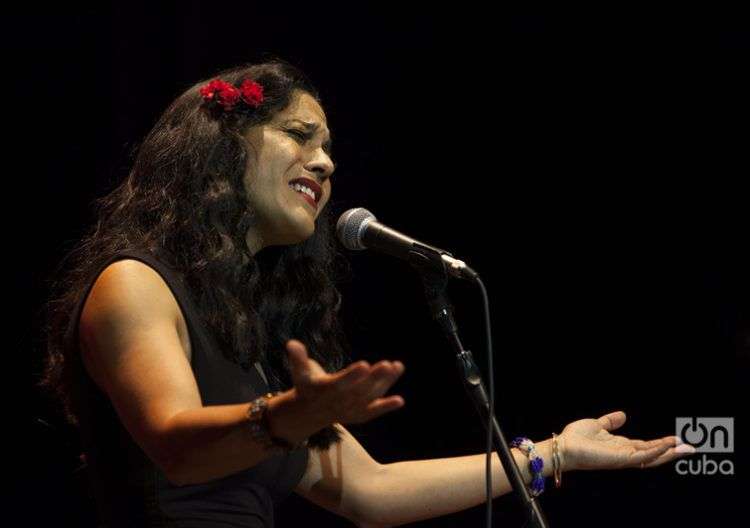 Haydée Milanés celebró sus 15 años como solista con un concierto en el teatro Mella, el 20 de diciembre. Foto: Claudio Pelaez Sordo.