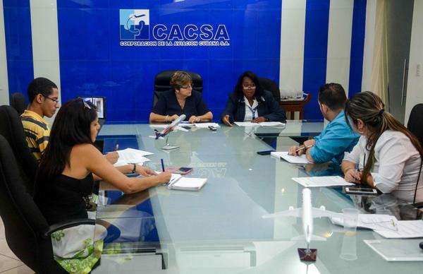 Conferencia de prensa del Instituto de Aeronáutica Civil de Cuba (IACC). Foto: Abel Padrón / ACN.