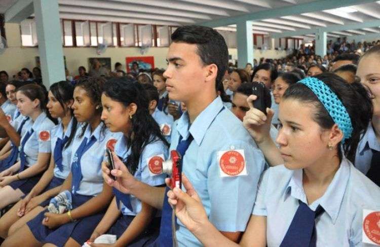 La Academia Cubana de la Lengua está en desacuerdo con la decisión de quitar Español de exámenes de ingreso a IPVCE. Foto: Luis C. Palacios Leyva.