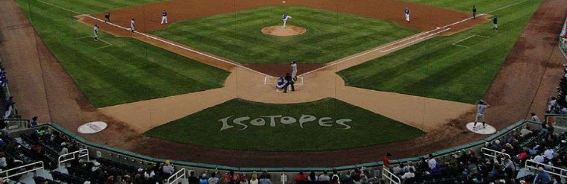 Isotopes Park, estadio de Triple A de los Rockies de Colorado. Foto: baseballpilgrimages.com.