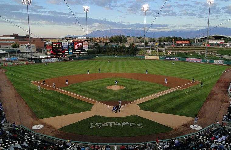 Isotopes Park, estadio de Triple A de los Rockies de Colorado. Foto: baseballpilgrimages.com.