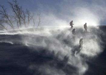 El intenso viento obligó a posponer el eslalon gigante para mujeres en los Juegos Olímpicos de Invierno, en Pyeongchang, Corea del Sur. Foto: Christophe Ena / AP.