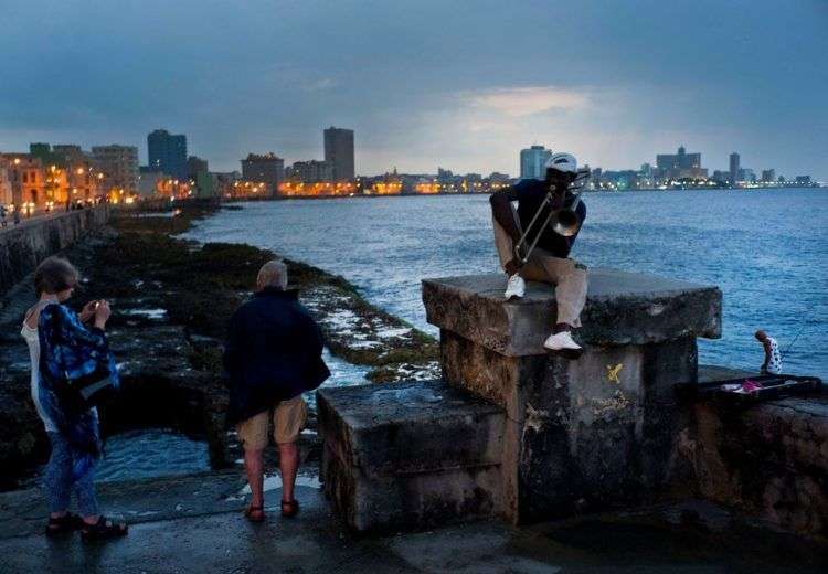 Malecón de La Habana. "Mi política es la música", dijo el músico de 52 años. Foto: Ramón Espinosa / AP.