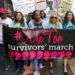 Manifestantes marchan contra el acoso y el abuso sexual en la marcha #MeToo en la sección de Hollywood. Foto: Damian Dovarganes / AP.