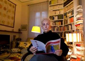 Lucetta Scaraffia, editora jefe de "Donne, Chiesa, Mondo" ("Mujer, Iglesia, Mundo"), posa para una fotografía en su casa en Roma, el 28 de febrero de 2018. Foto: Domenico Stinellis / AP.