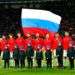 Los jugadores de la selección de Rusia previo al inicio de un partido amistoso contra Brasil en Moscú. Foto: Alexander Zemlianichenko / AP.