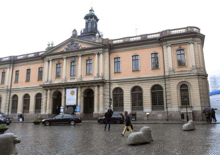 En antiguo edificio de la Bolsa, sede de la Academia Sueca, en Estocolmo. Foto: Fredrik Sandberg / TT via AP.