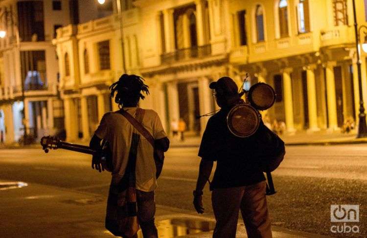 Músicos ambulantes en La Habana. Fotos: Dahian Cifuentes.