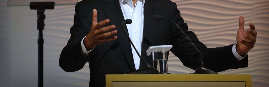 El presidente de Estados Unidos Barack Obama habla durante una cumbre sobre liderazgo en Nueva Delhi, India. Foto: Manish Swarup / AP.