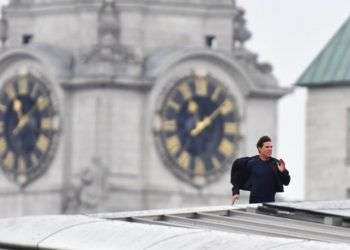 Tom Cruise corre por el techo de la estación Blackfriars en Londres, durante la filmación de la próxima cinta de la serie Misión Imposible, hoy 13 de enero de 2018. Foto: John Stillwell / PA vía AP.