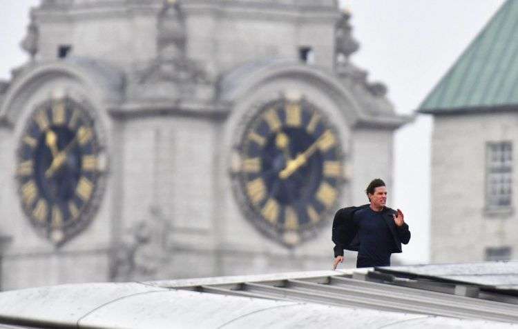 Tom Cruise corre por el techo de la estación Blackfriars en Londres, durante la filmación de la próxima cinta de la serie Misión Imposible, hoy 13 de enero de 2018. Foto: John Stillwell / PA vía AP.